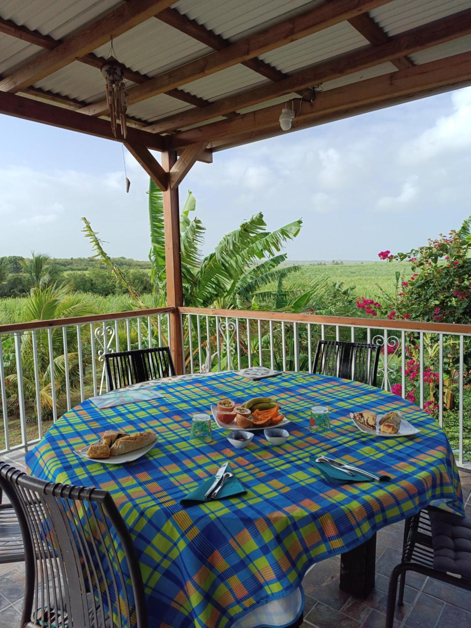 Kaz A Klemence Gite Creole Avec Piscine Et Table Dhotes A Anse Bertrand Экстерьер фото